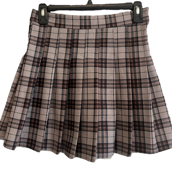 brown plaid pleated skirt 🧸 - Picture 2 of 3